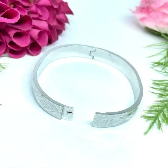 VINTAGE⚜️ART DECO Diamond Cut Etched Silver Bangle Cuff Bracelet - Picture 8 of 12